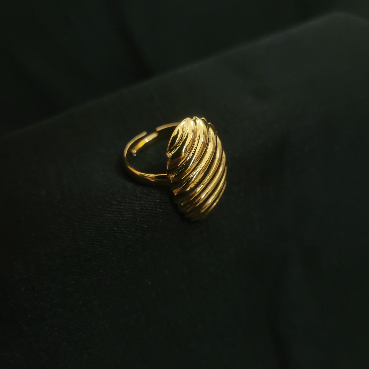 Brass Anti-tarnish Fully Adjustable Ring - Oval Swirl