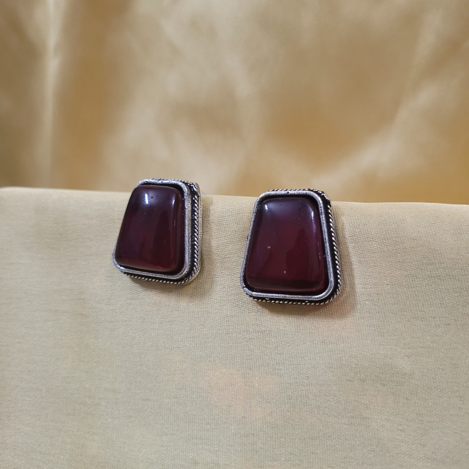 Mona Studs Trapezium