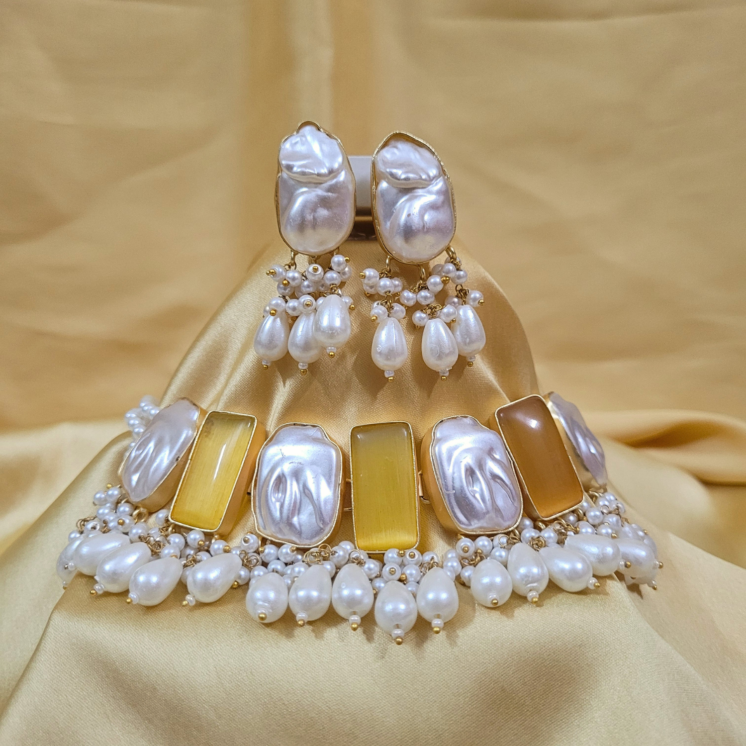 Baroque Pearl and Monalisa Stone Chocker