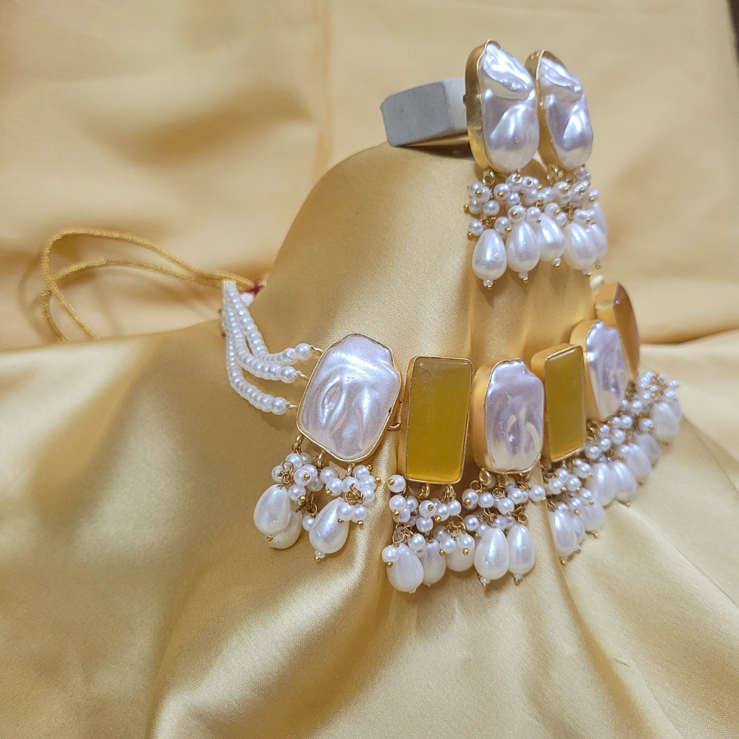 Baroque Pearl and Monalisa Stone Chocker
