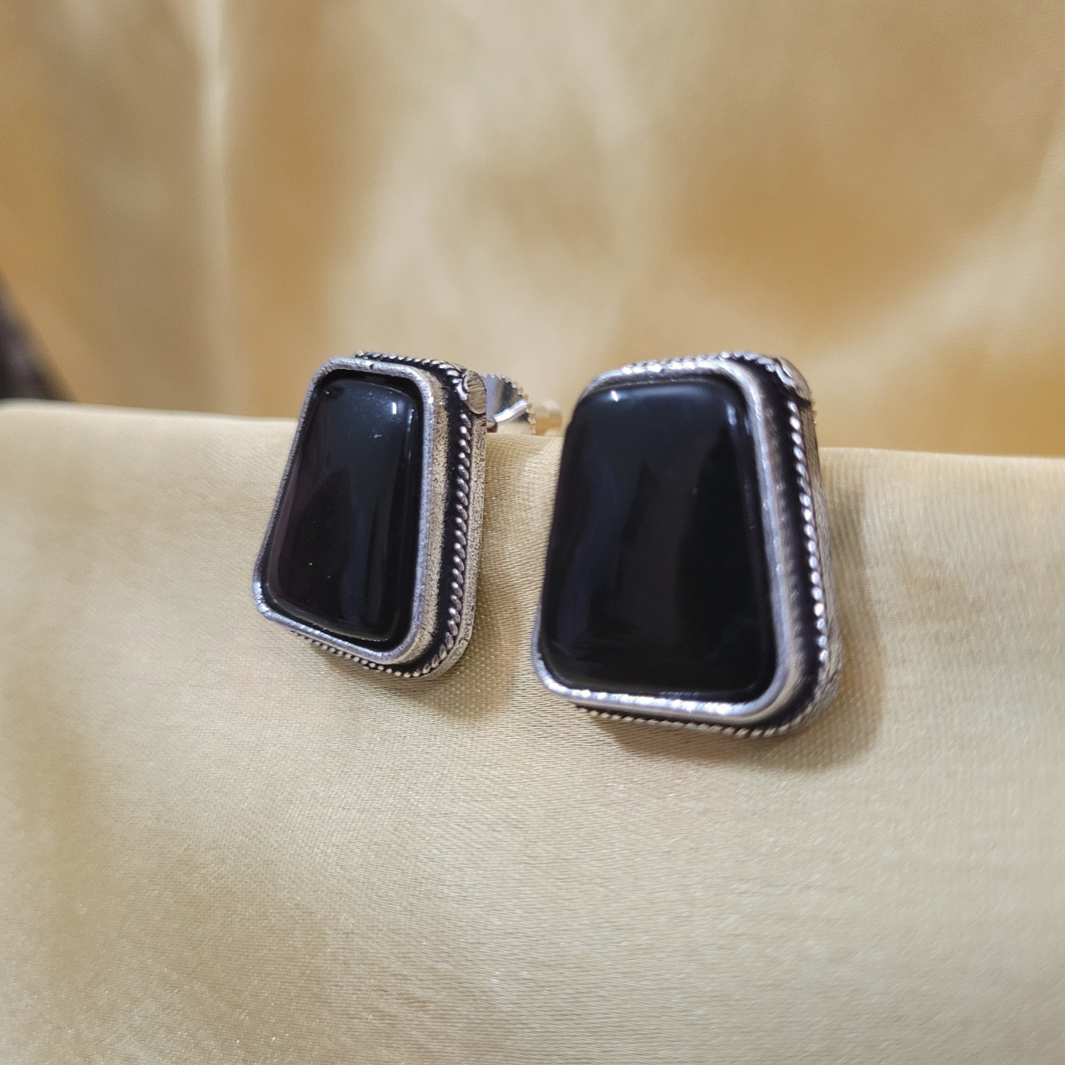 Mona Studs Trapezium