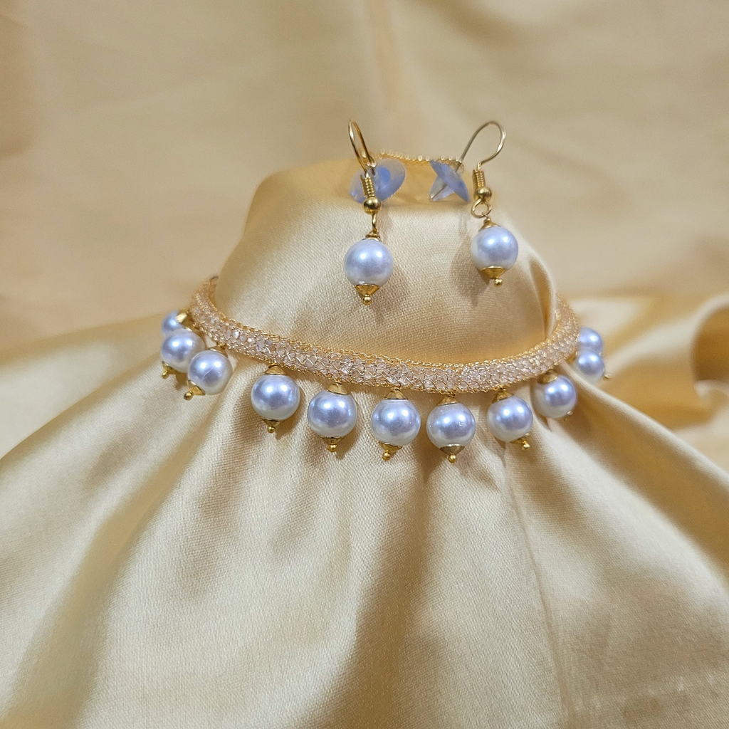Little chocker golden
