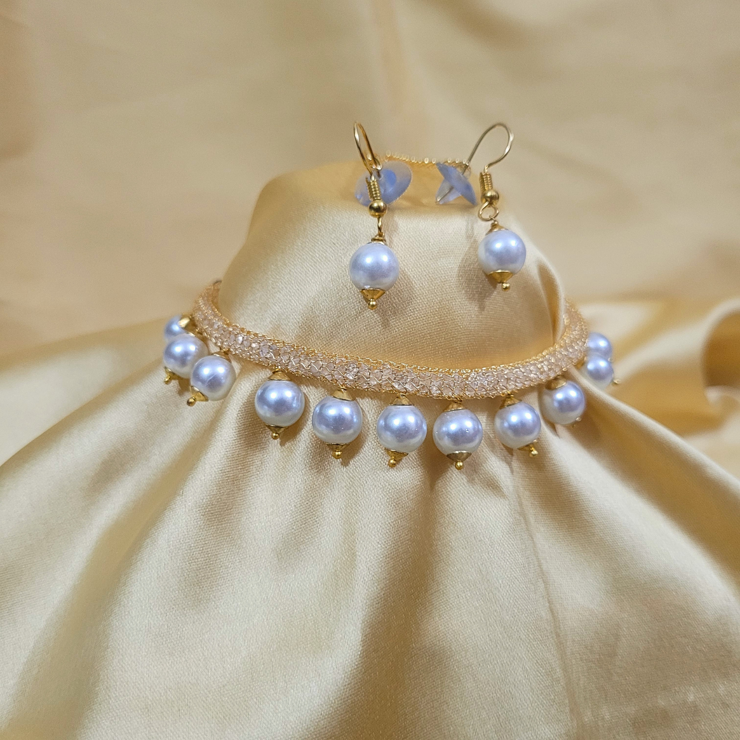 Little chocker golden