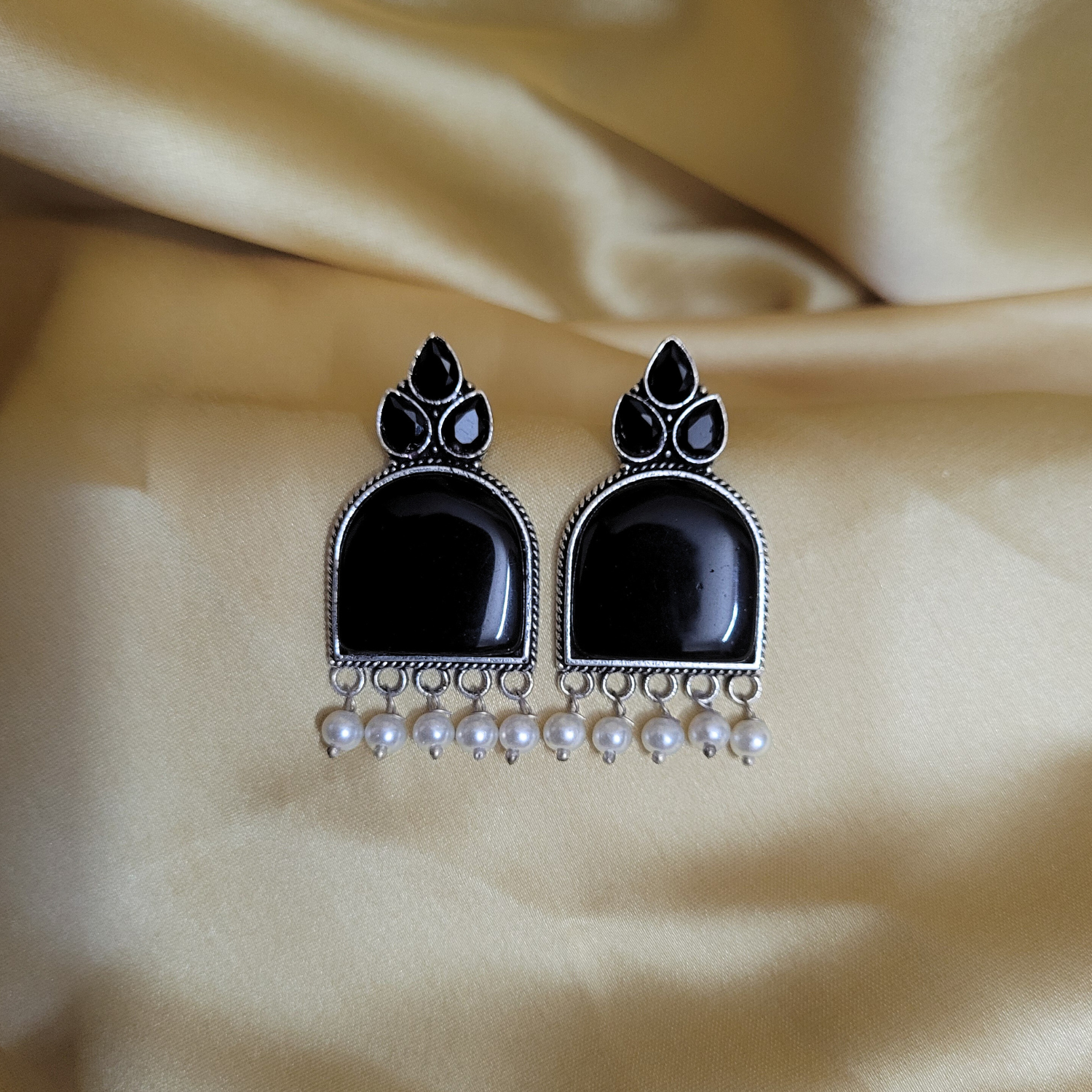 Kaira Earring – Black