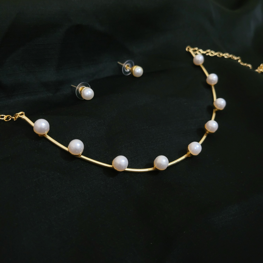 Pearl Hansli Necklace and Earrings Set